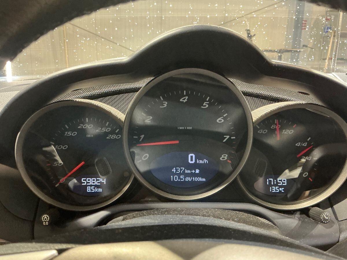 Porsche Cayman 2.7