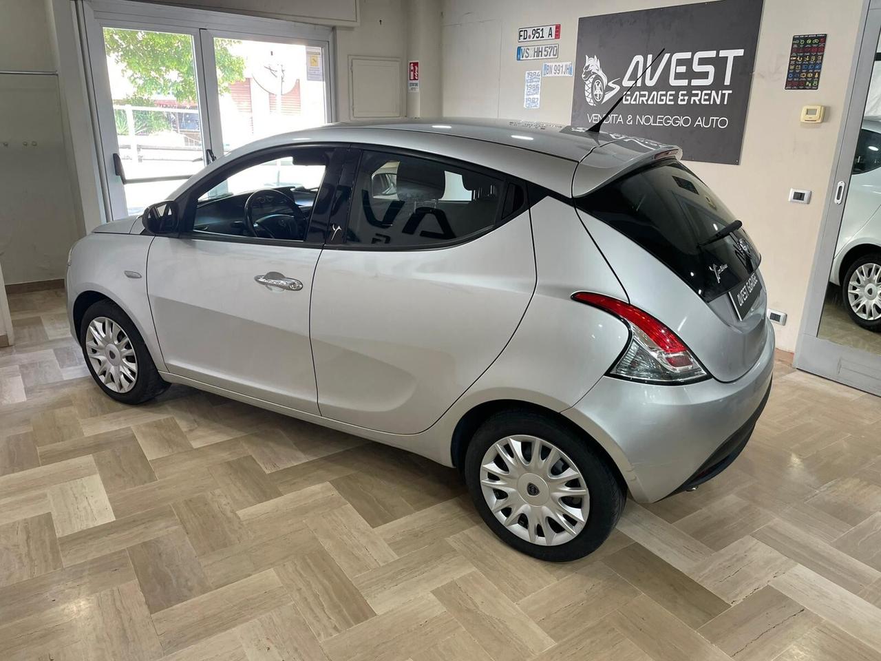Lancia Ypsilon 1.2 69 CV 5 porte S&S Silver
