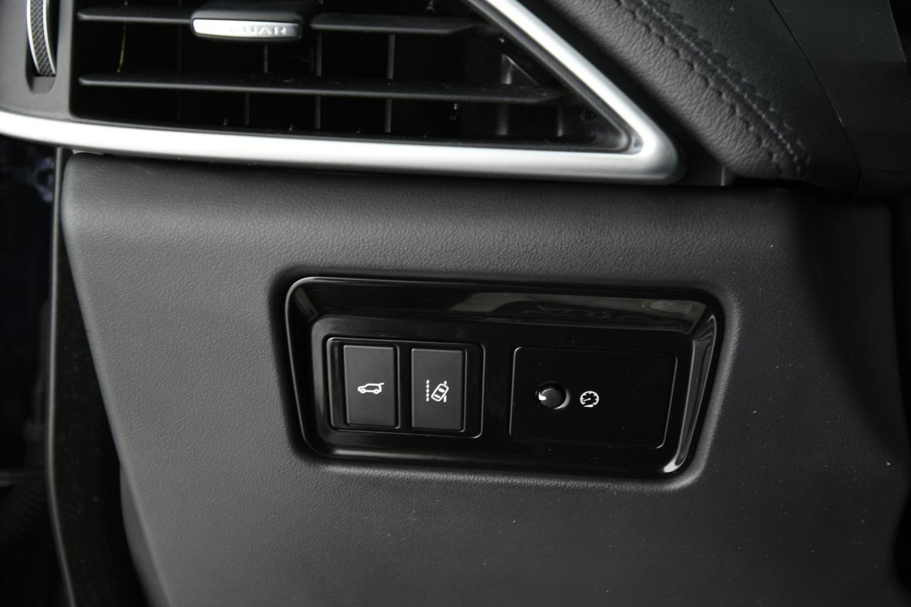 JAGUAR F-Pace 2.0d i4 Portfolio 180cv auto TETTO PANO+CAMERA+APP CONNECT