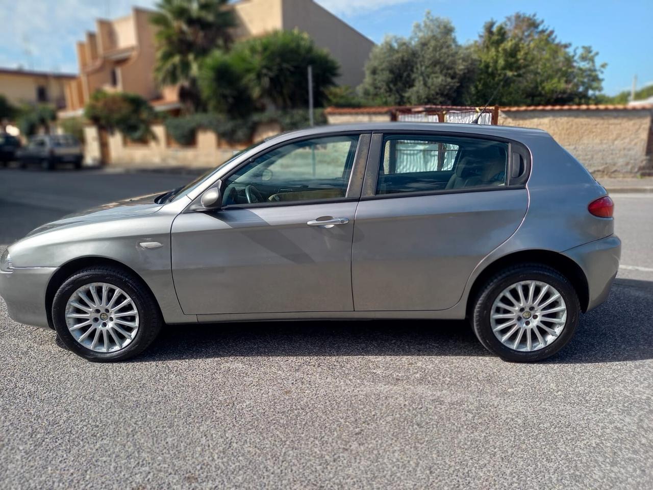 Alfa Romeo 147 1.9 JTDm 120cv UNIPRO Book Service