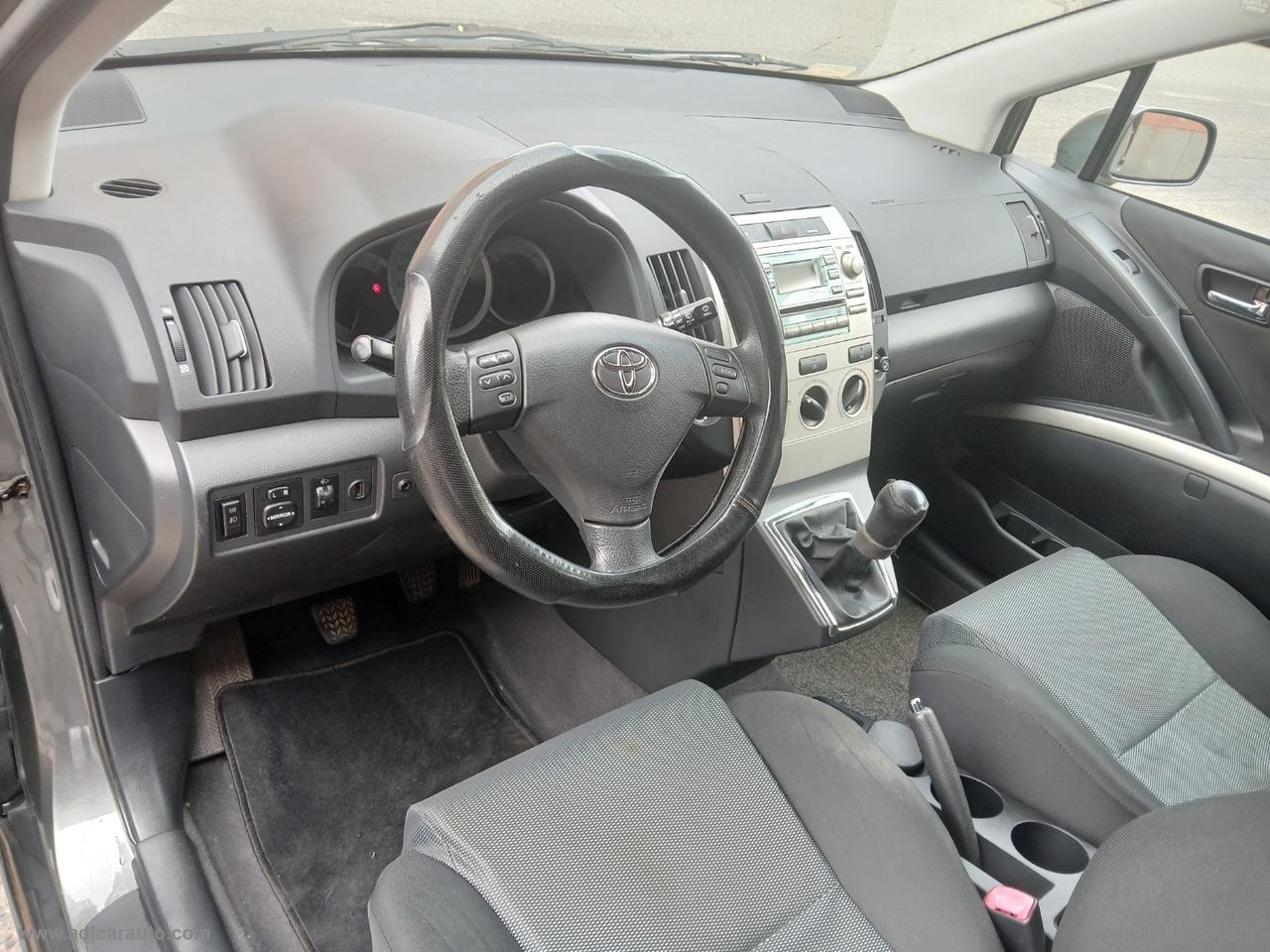TOYOTA Corolla Verso 2.0 16V D-4D Sol