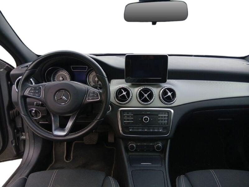 Mercedes-Benz GLA GLA 200 Premium auto