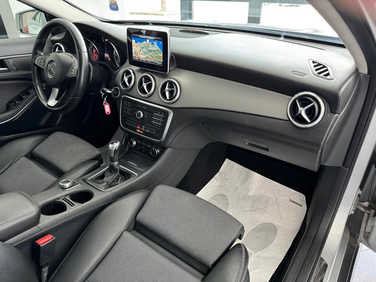 Mercedes-Benz GLA 200 d Sport Navi Pelle Pdc Retrocamera Uniprop