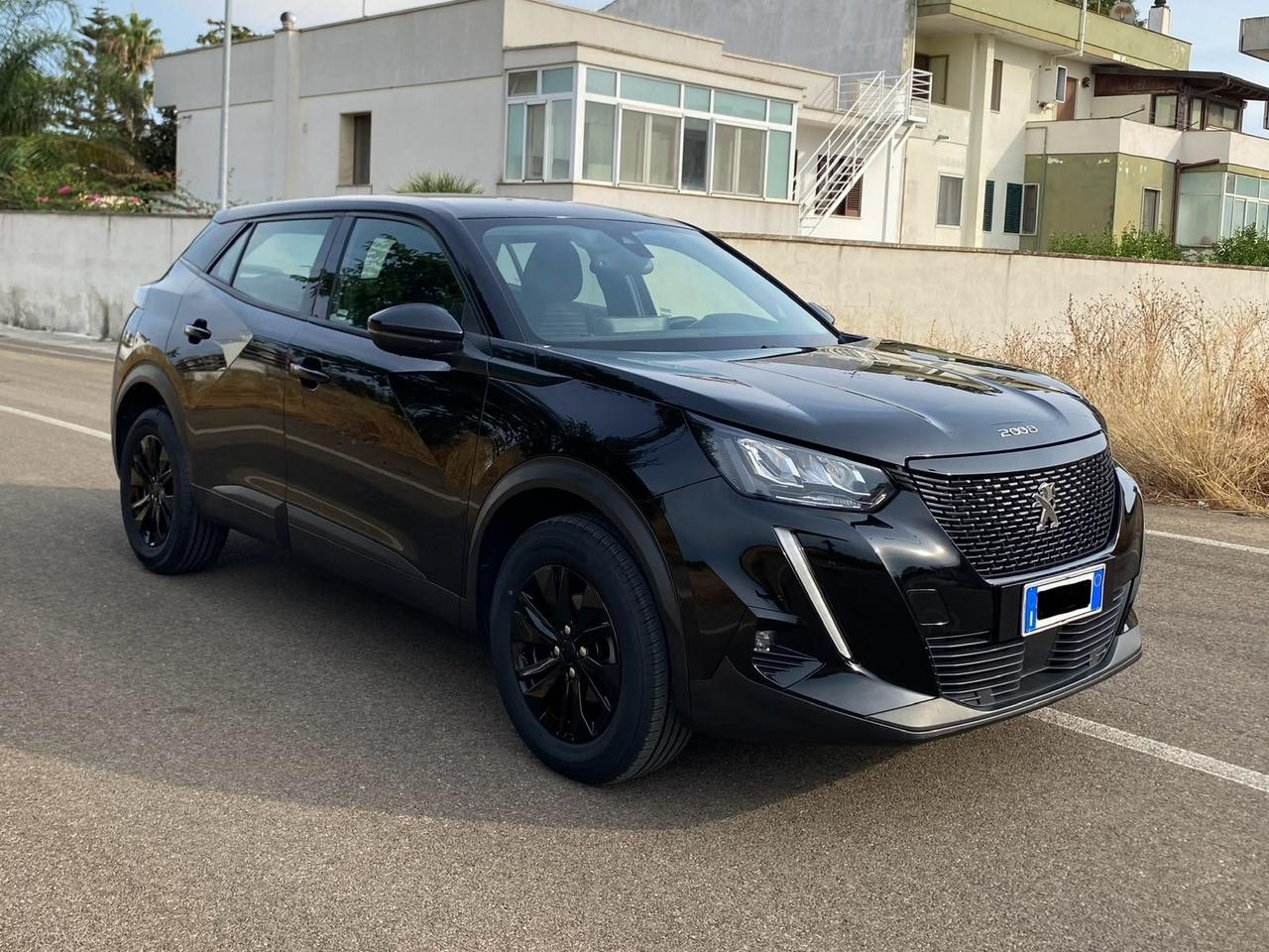 Peugeot 2008 BlueHDi 100 S&S Allure Total Black
