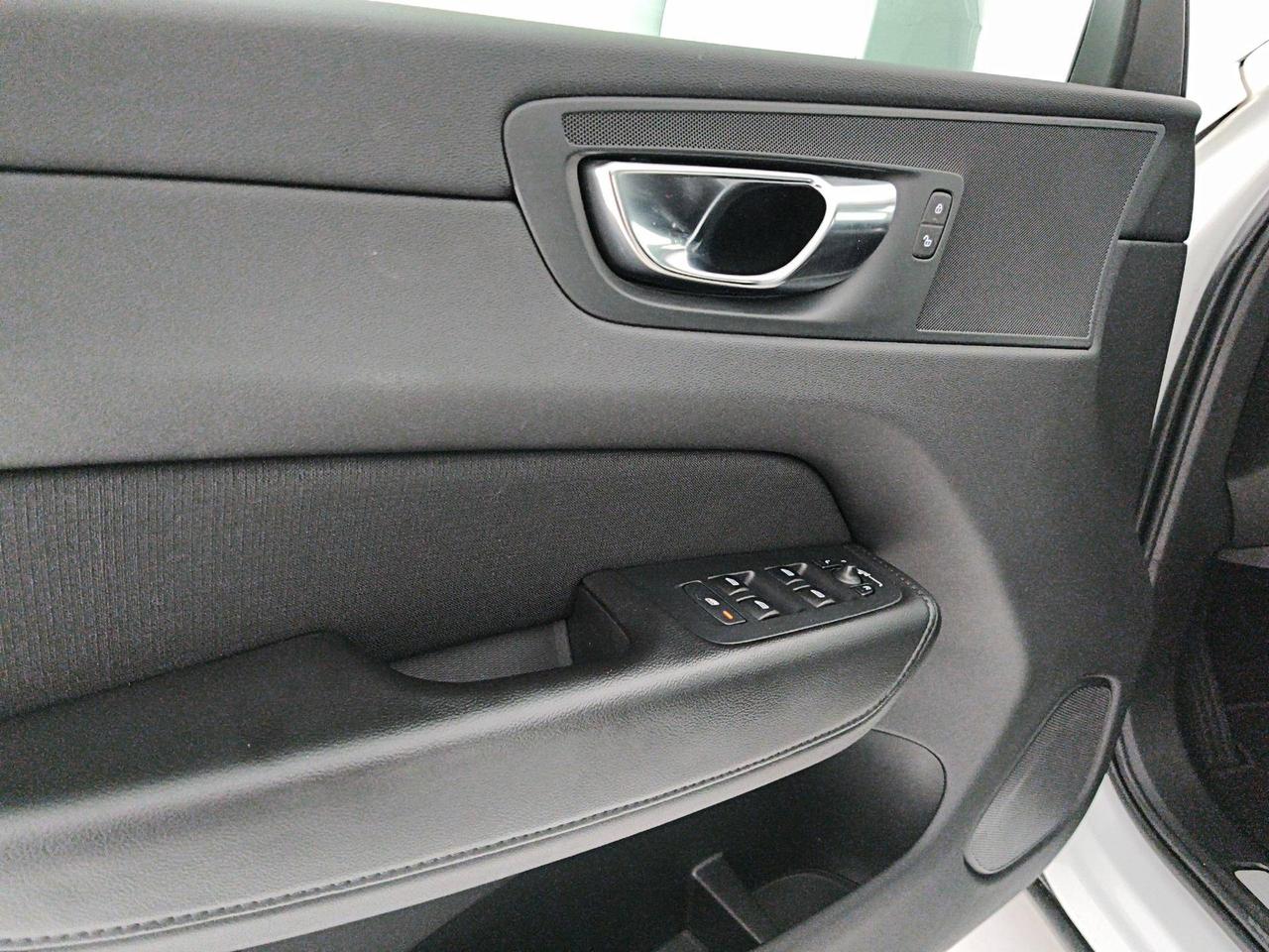 Volvo XC60 2.0 b4 Business Plus awd