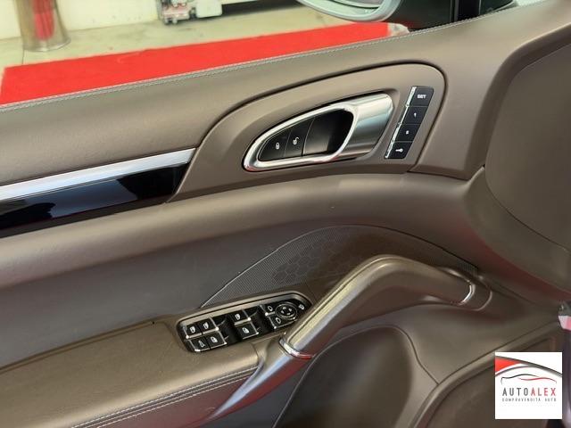 PORSCHE - Cayenne - 3.0 Diesel Platinum Edition
