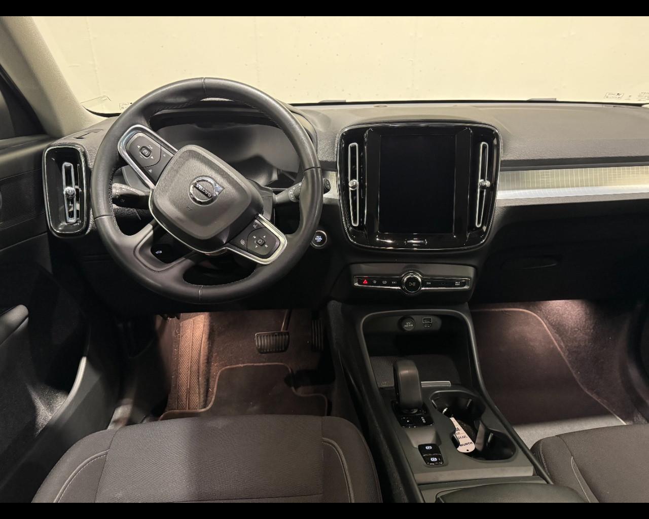 VOLVO XC40 B4 GEARTRONIC AWD MOMENTUM