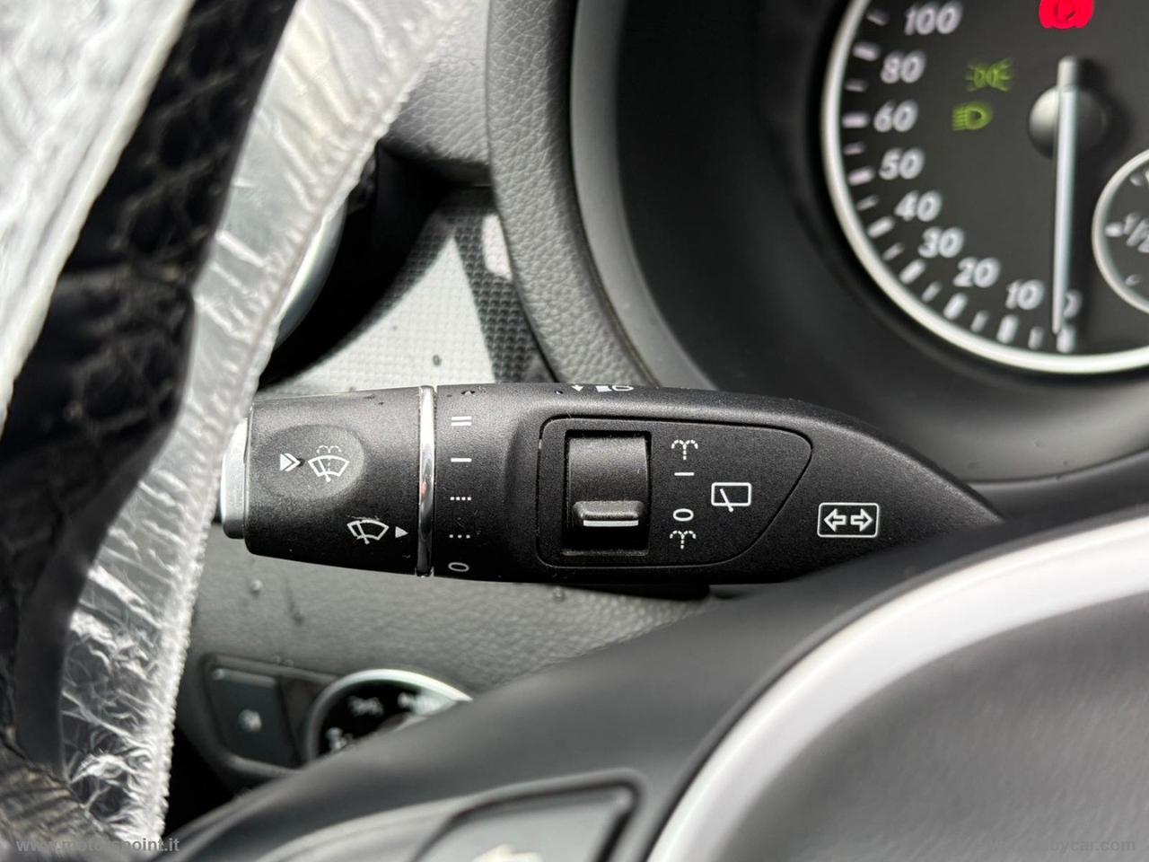 MERCEDES-BENZ B 180 d Premium