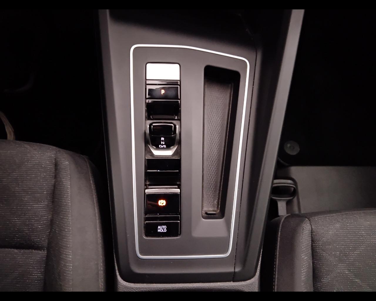 VOLKSWAGEN Golf VIII 2020 - Golf 1.0 etsi evo Life 110cv dsg