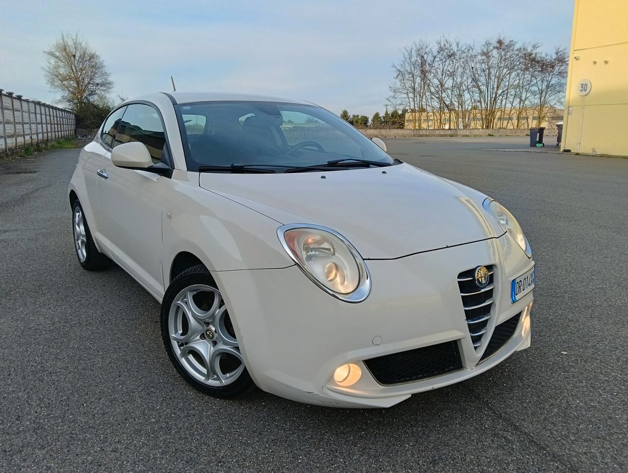 Alfa Romeo MiTo 1.6 JTDm 16V Distinctive Sport Pack