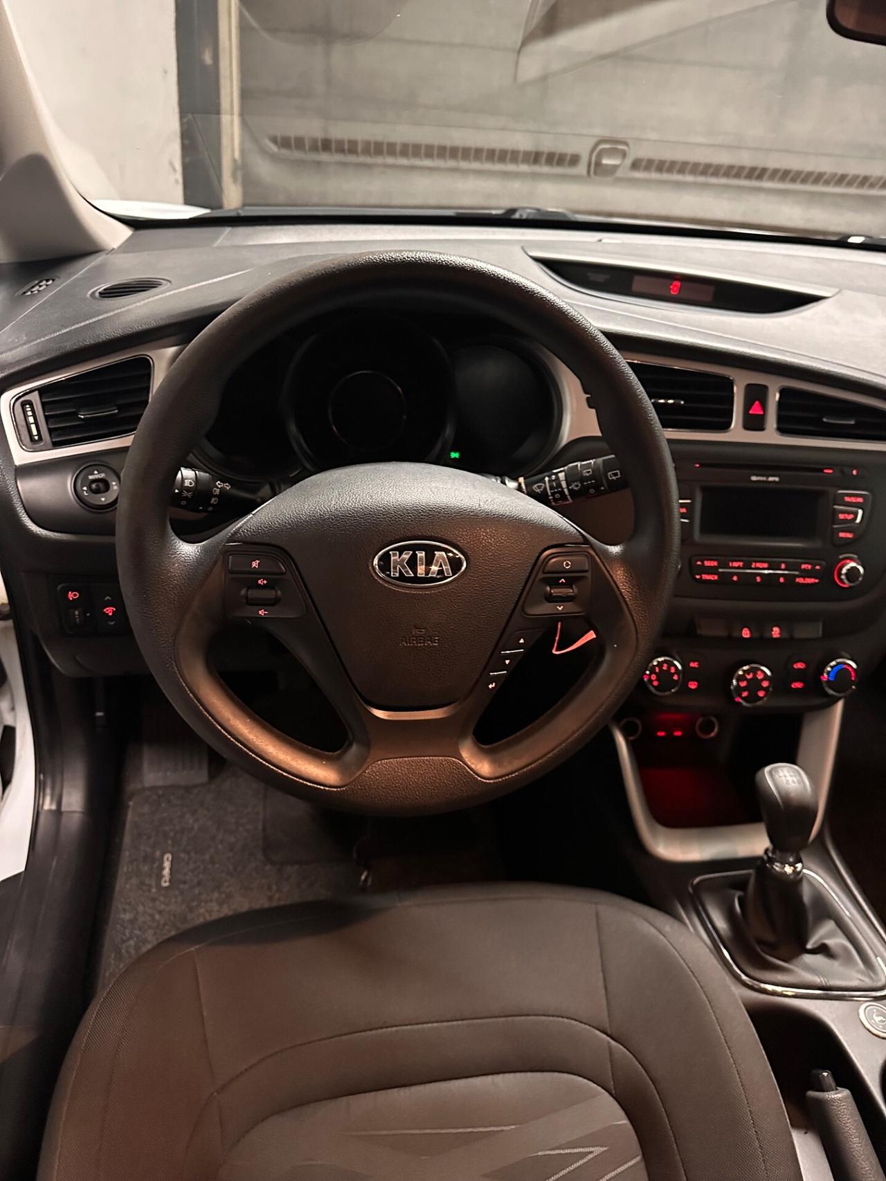 Kia Ceed cee'd 1.4 GPL 5 2013