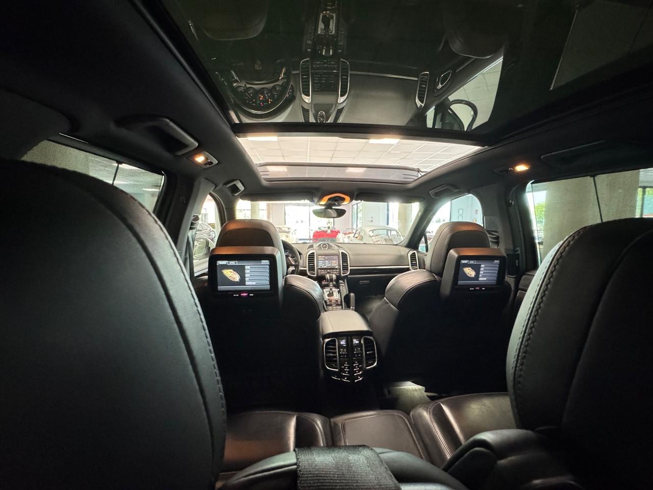 Porsche Cayenne 2.0 Platinum Edition