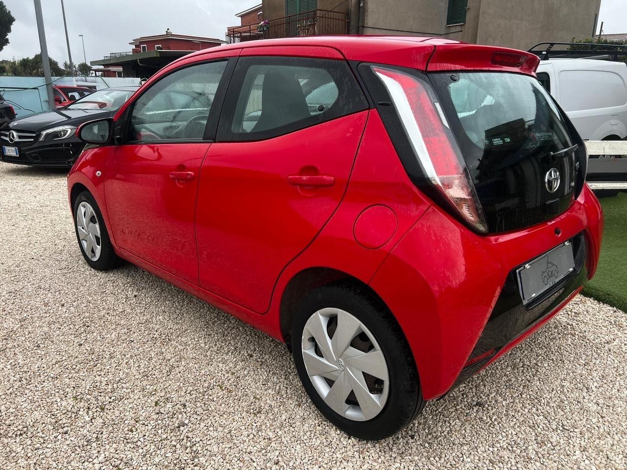 Toyota Aygo 1.0 VVT-i 69 CV 5 porte x-play