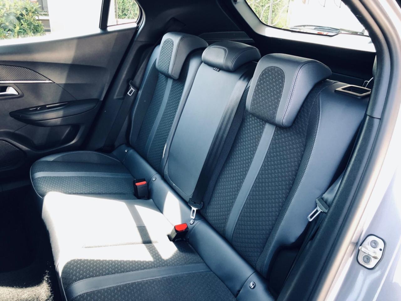 Peugeot 2008 BlueHDi 110 Allure PELLE TELECAMERA