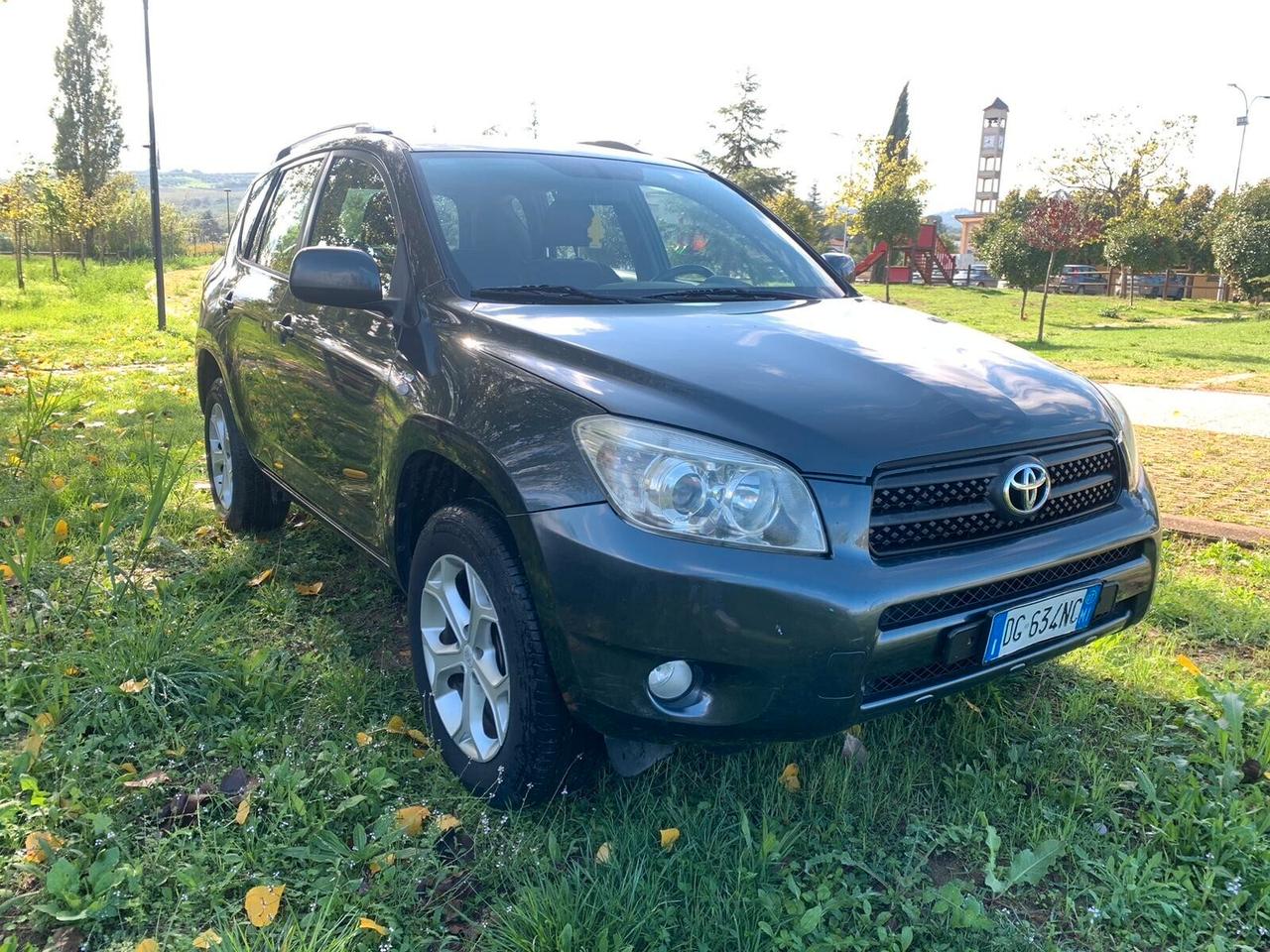 Toyota RAV 4 RAV4 2.2 D-4D 136 CV Luxury 4X4