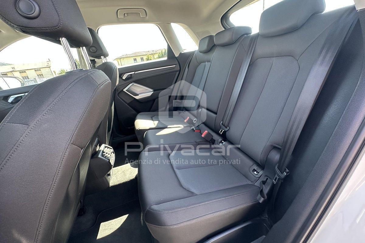 AUDI Q3 35 TFSI Business