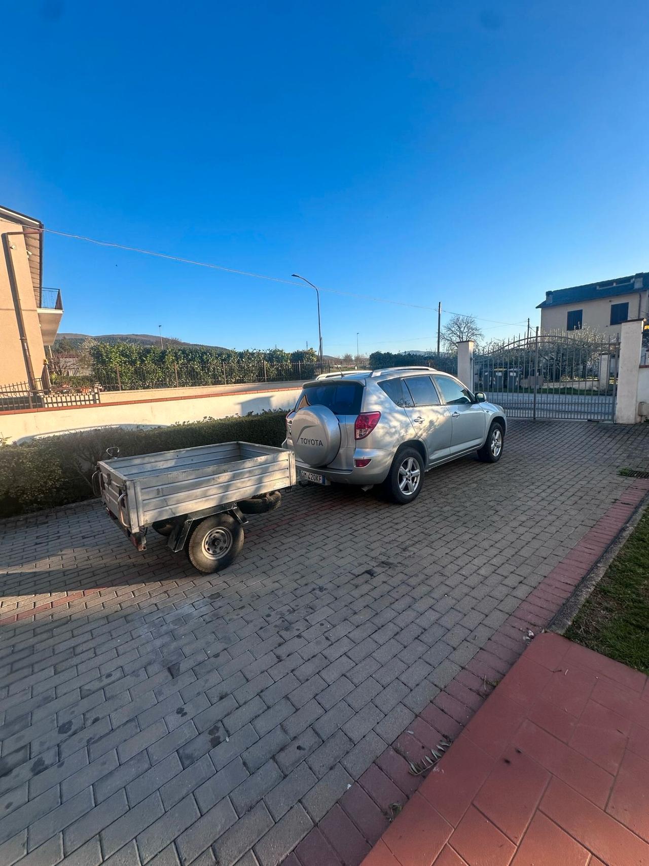Toyota RAV4 2.2 D-4D 136 CV Luxury CARRELLO E GANCIO