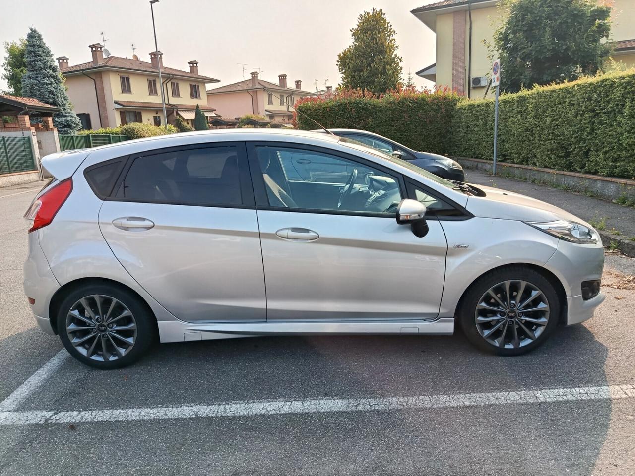 Ford Fiesta 1.5 TDCi 75CV 5 porte ST-Line OK NEOPATENTATI