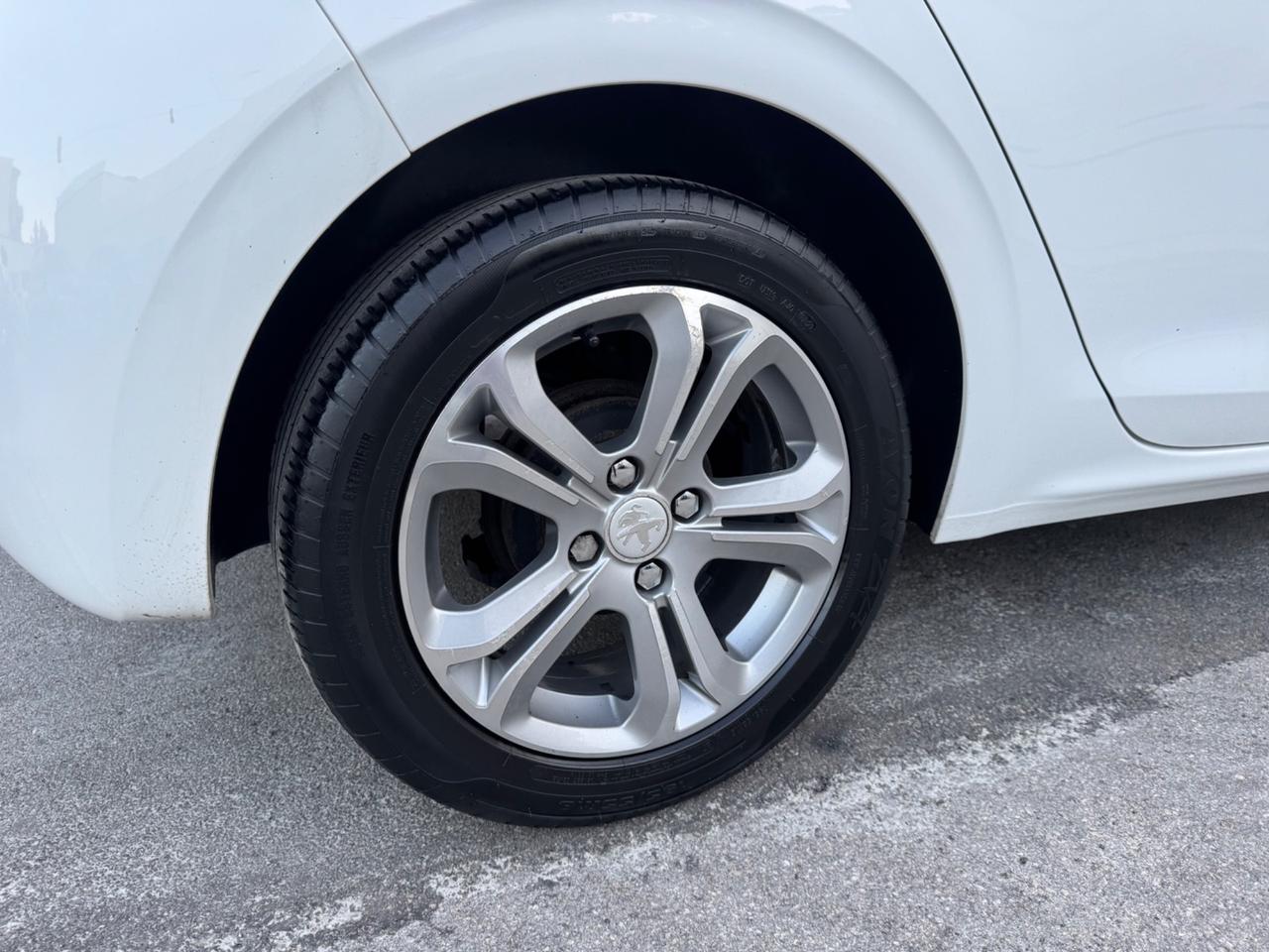 Peugeot 208 1.4 DIESEL 68CV Allure 11/2012