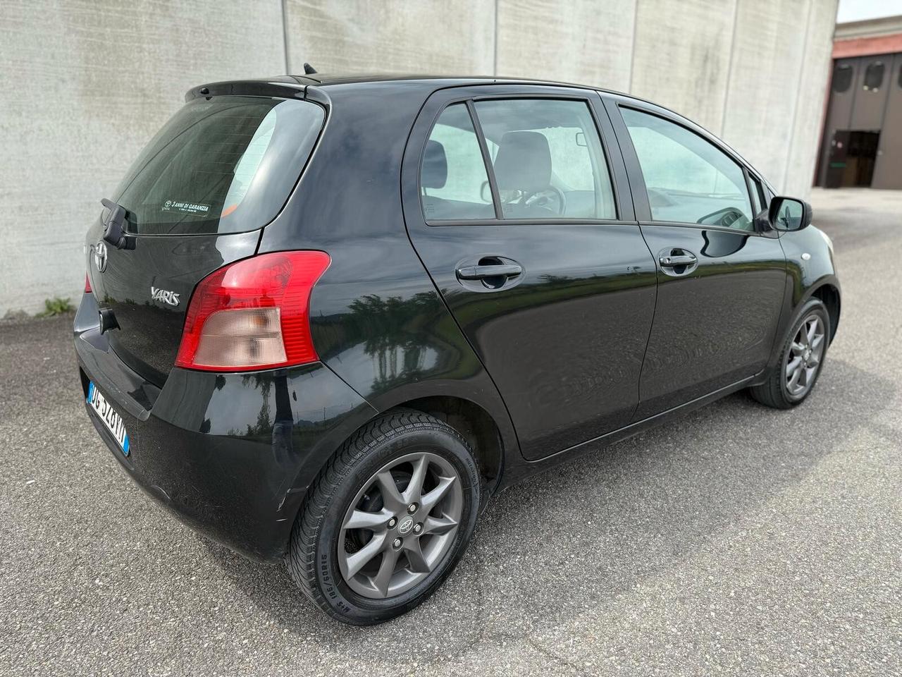 Toyota Yaris 1.0 5 porte 69cv NEOPATENTATI