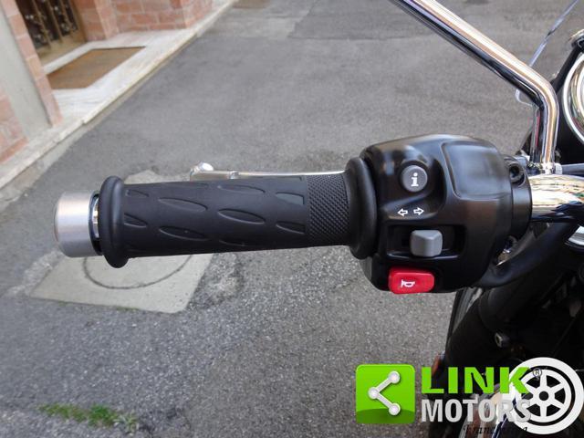 TRIUMPH Bonneville T100 Black Black Special Edition