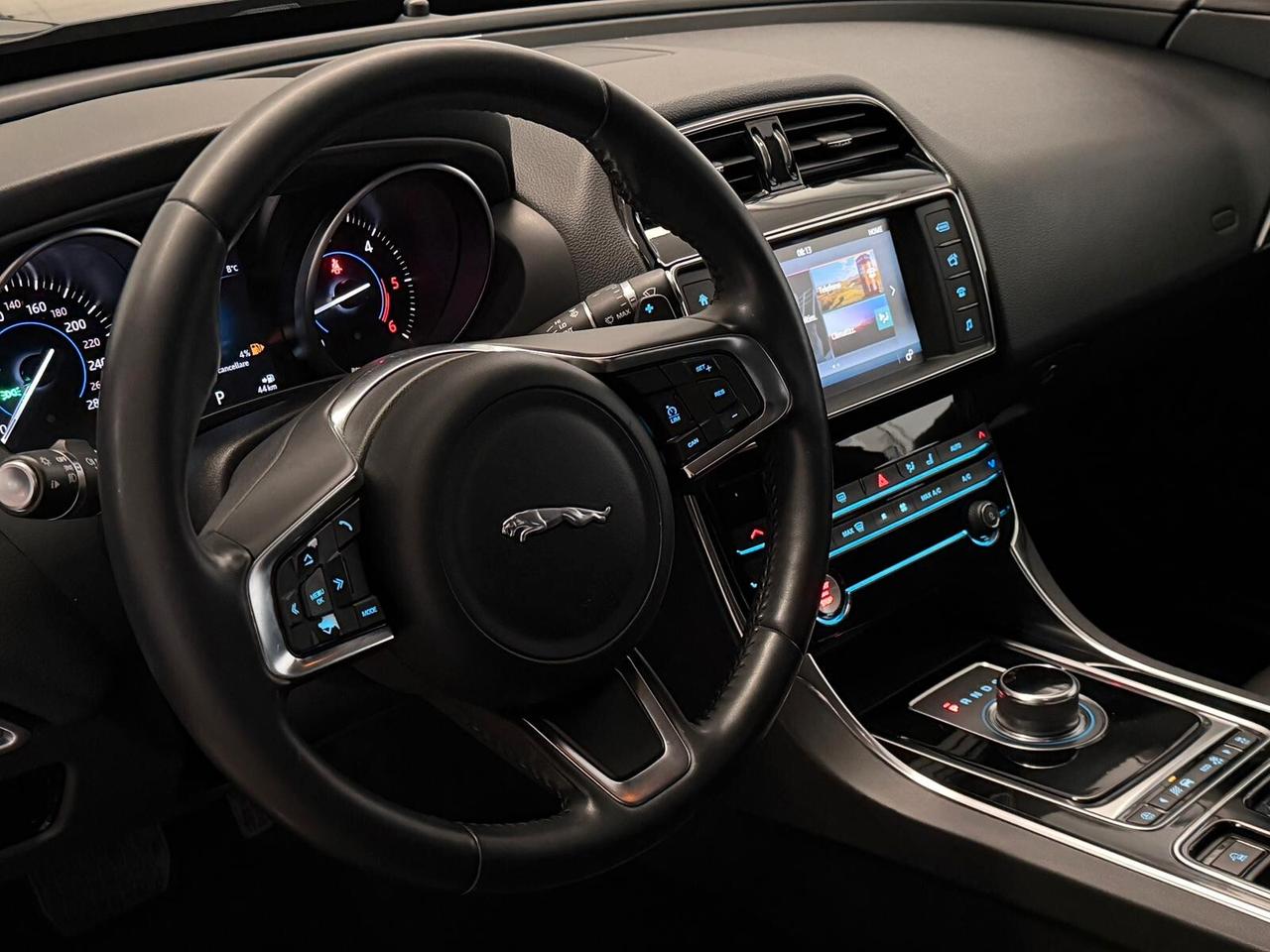 Jaguar XE 2.0 D 180 CV aut. Prestige