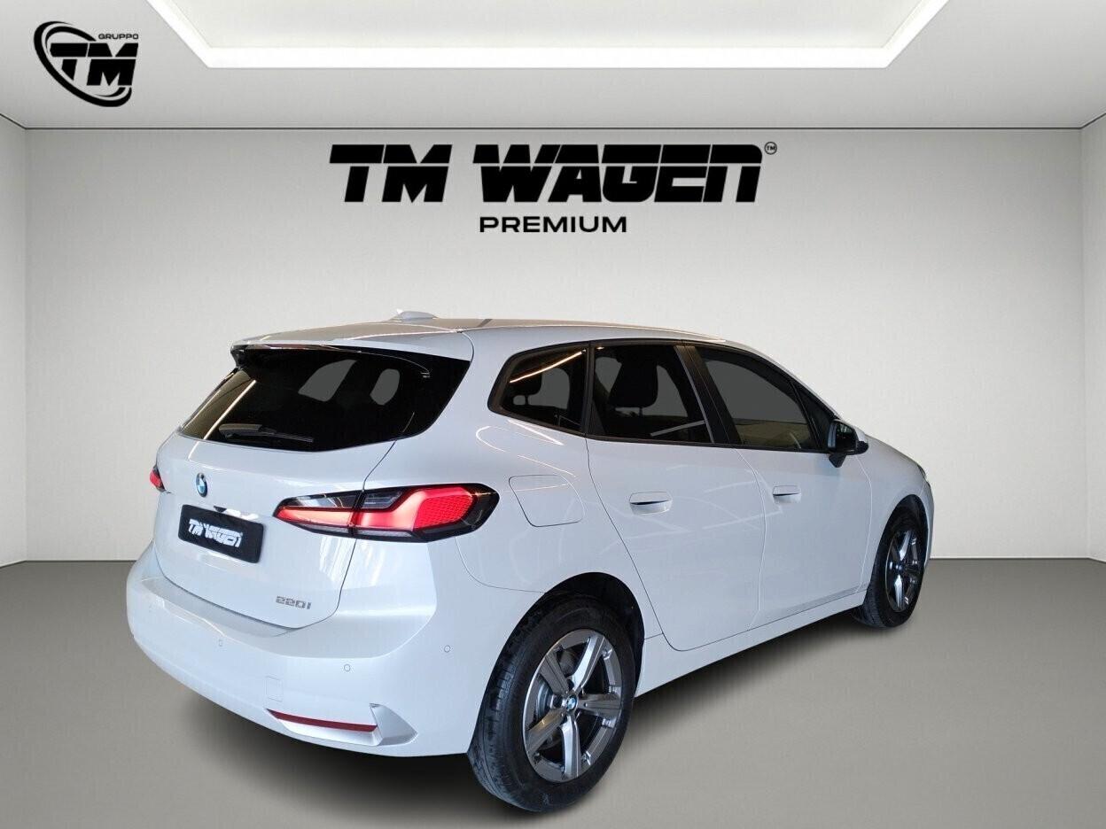 BMW 220 i Active Tourer mhev 48V auto
