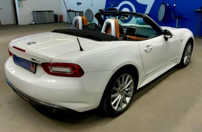 FIAT 124 SPIDER LUSSO 1.4 140CV AUTOMATICA 6 MARCE – NAVY PLUS – PELLE