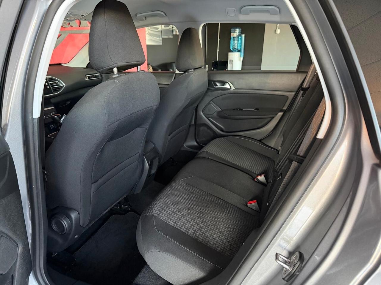 Peugeot 308 BlueHDi 130 S&S SW Allure