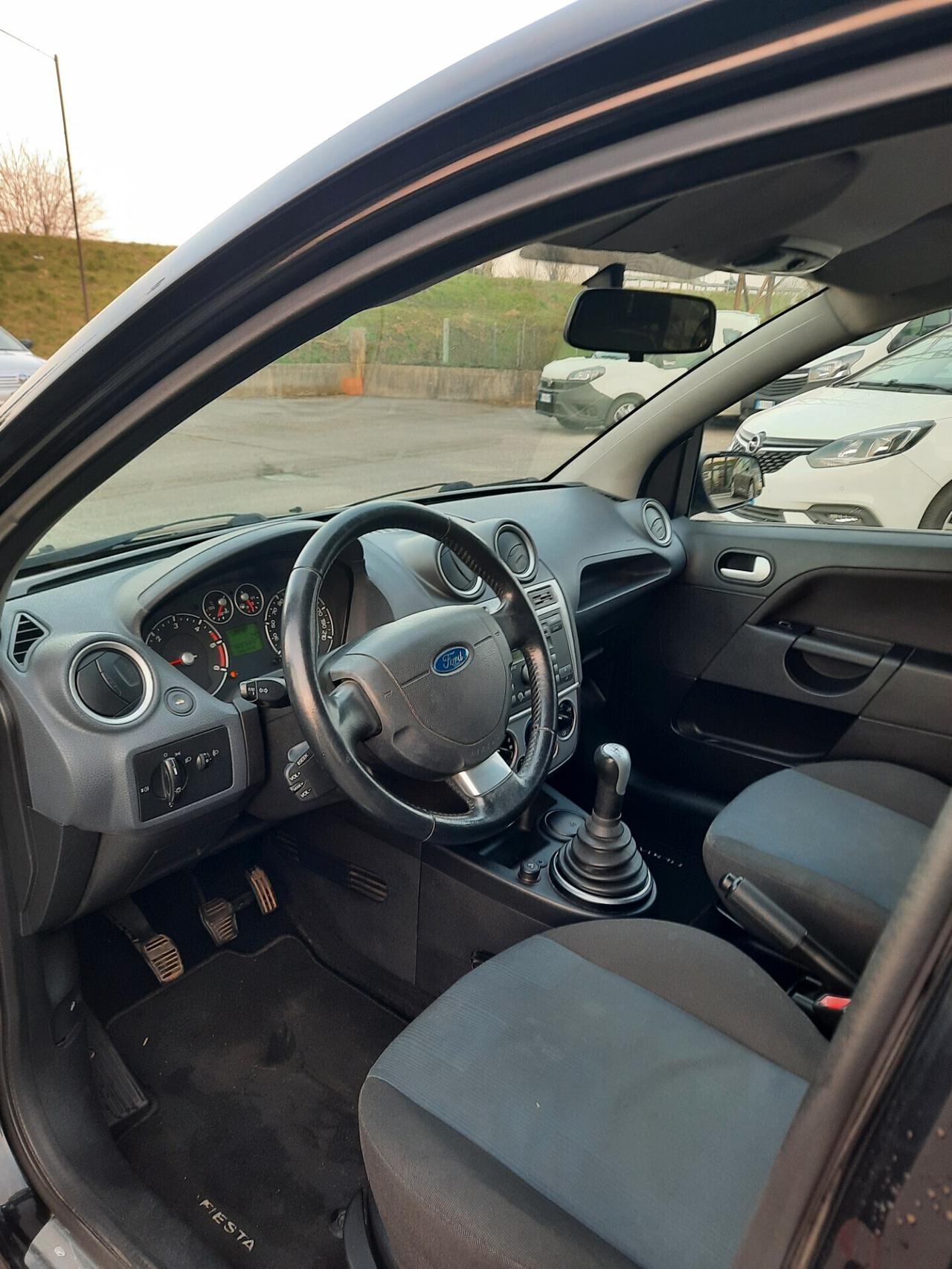 Ford Fiesta 1.4 TDCi 5p. Ghia UNICO.PRO