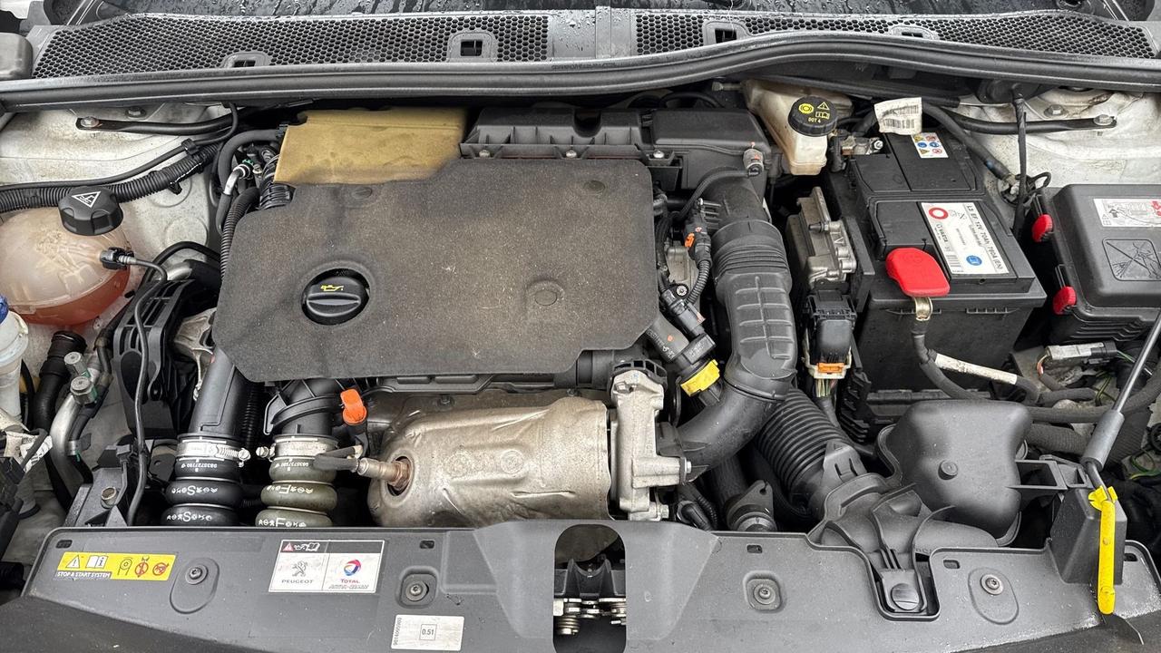 Peugeot 2008 BlueHDi 100 S&S Allure Navi Pack