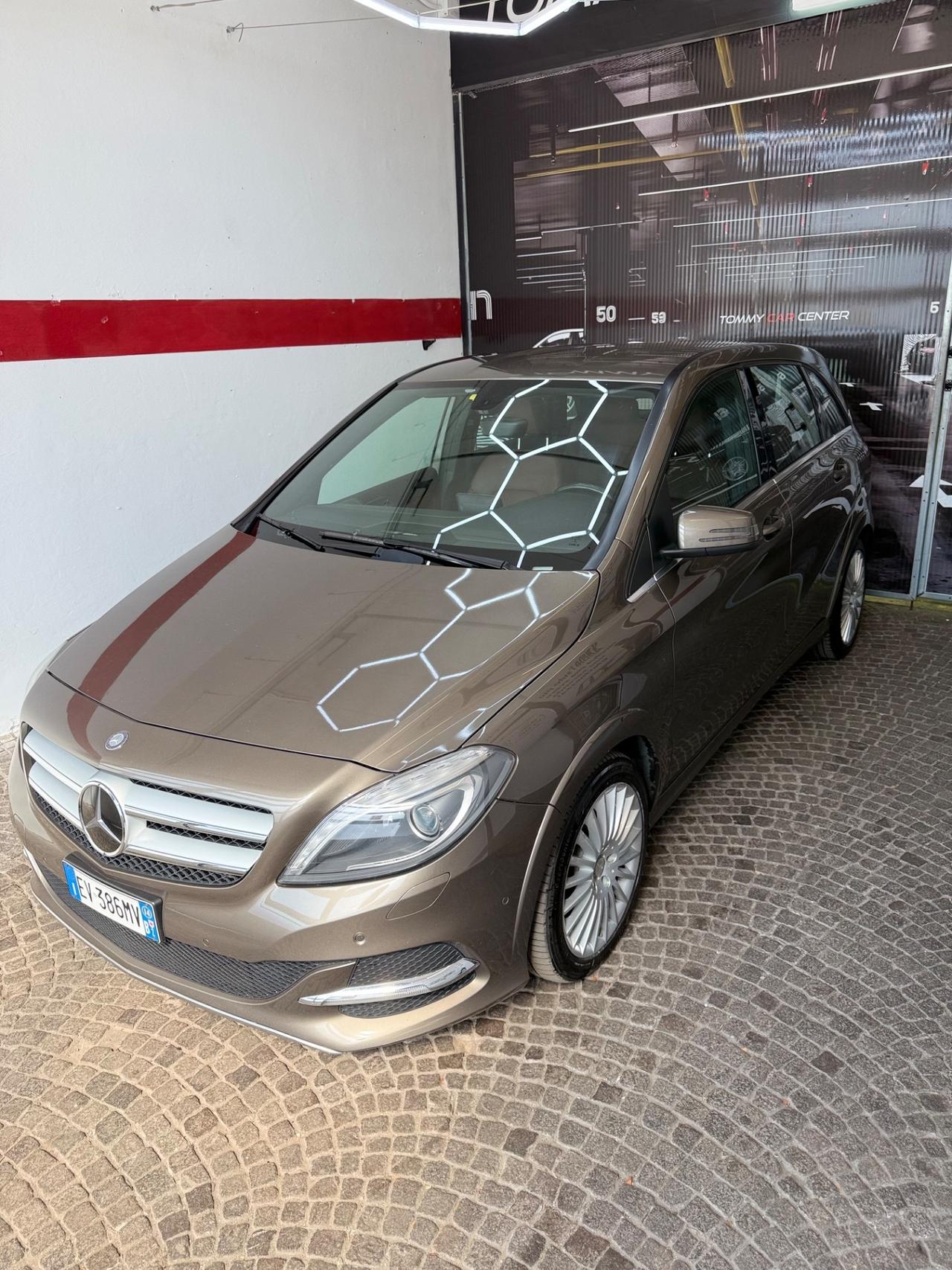 Mercedes-benz B 200 NGD Premium