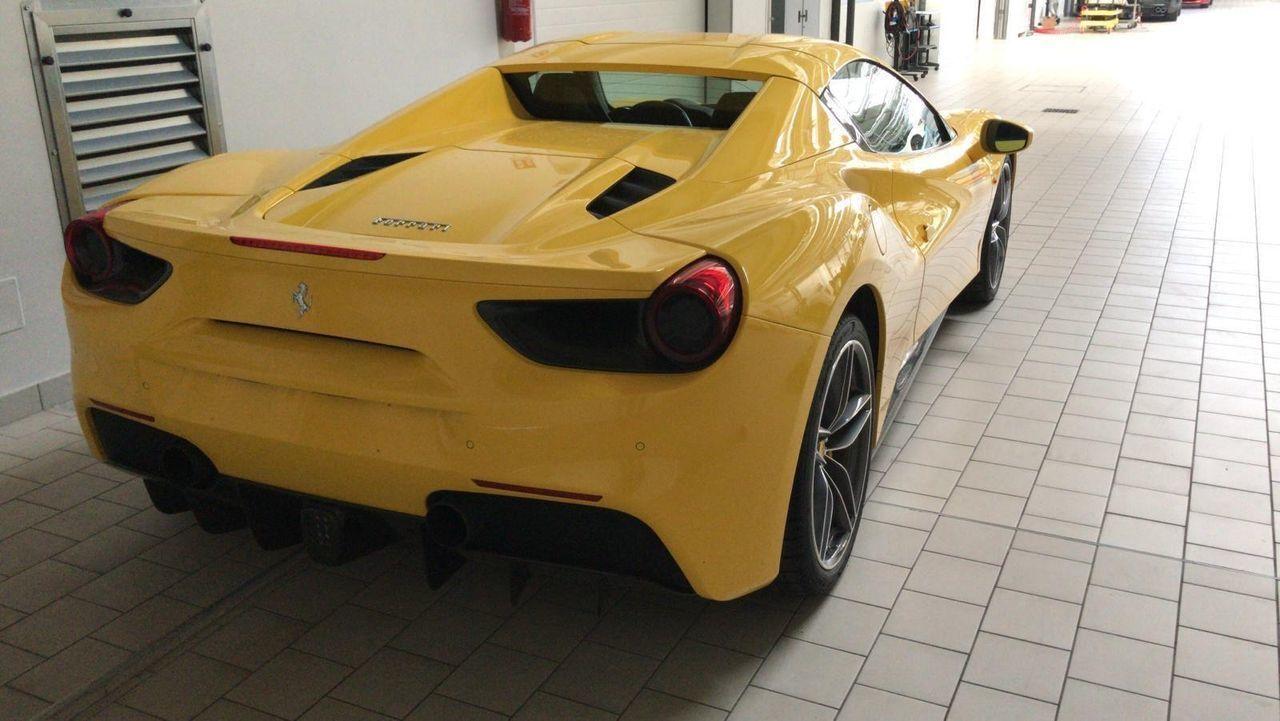 FERRARI 488 Spider | Iva esposta