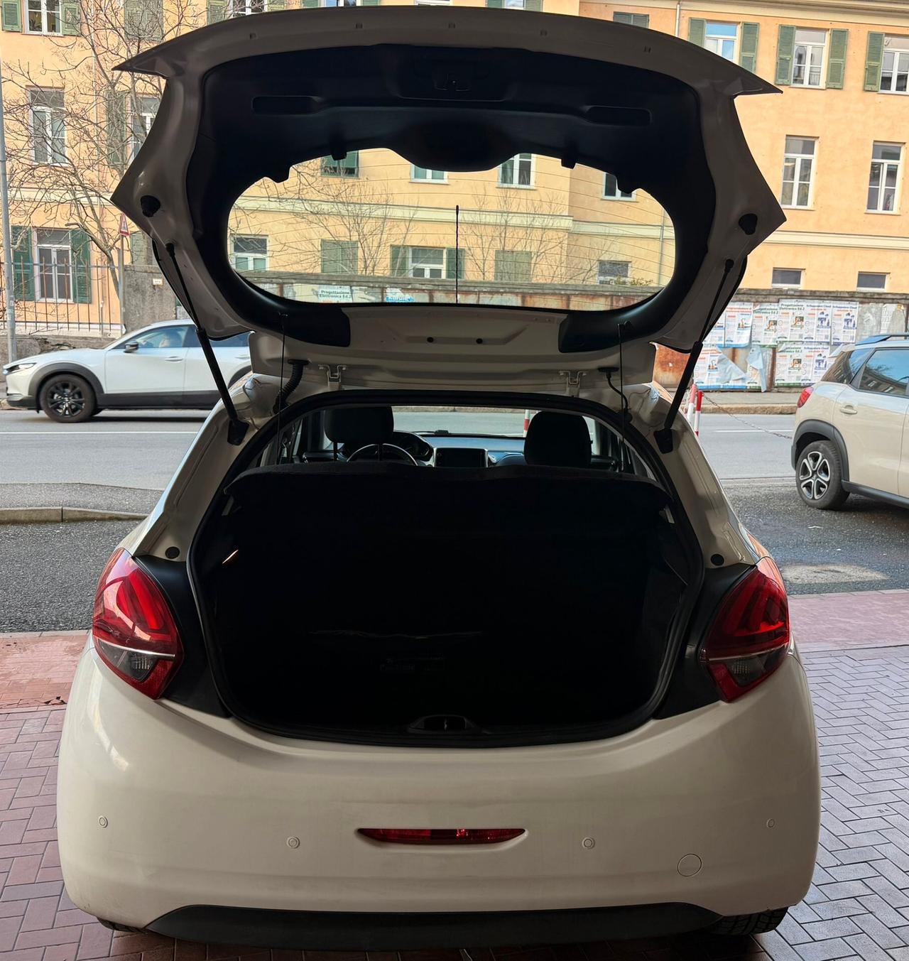 Peugeot 208 BlueHDi 75 5 porte Allure