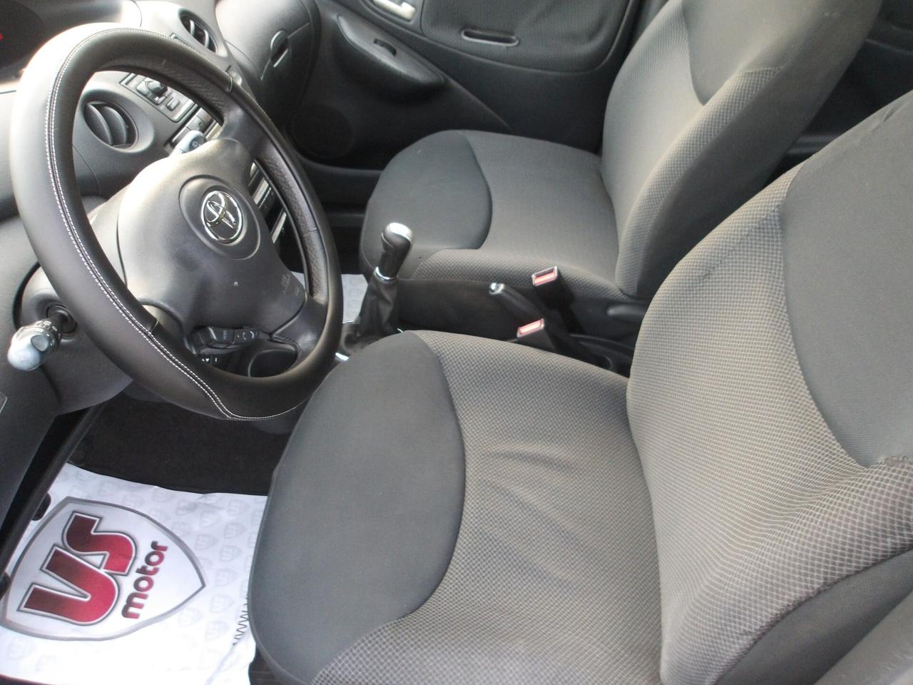 TOYOTA YARIS 1.3 BENZ-2005