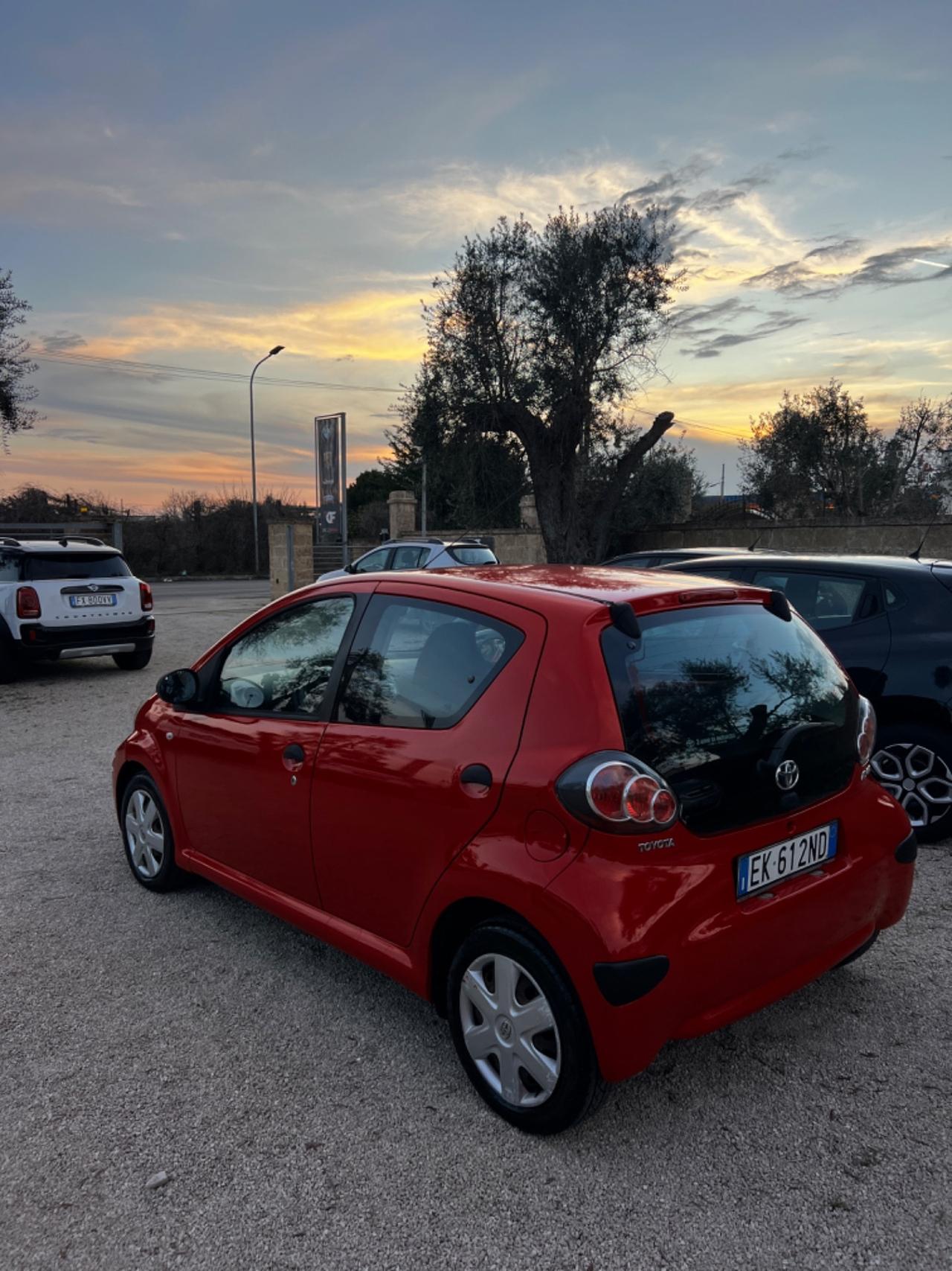 Toyota Aygo 1.0 12V VVT-i 5 porte Sol Connect soli 120000 km ufficiali !!!
