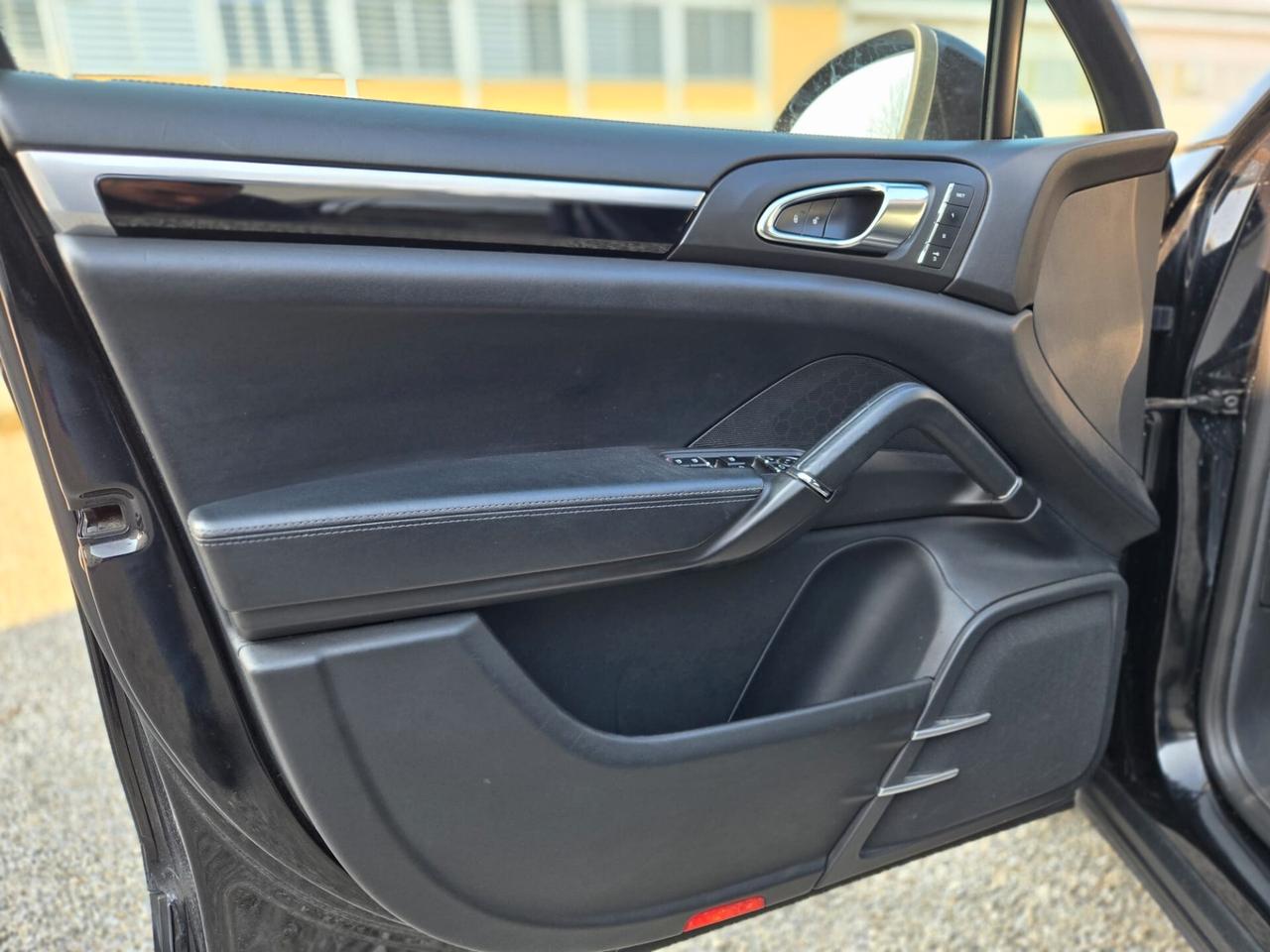Porsche cayenne 3.0 V6 TDI platinum edition