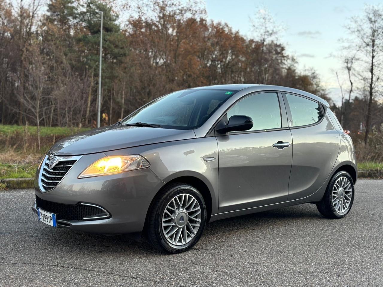 Lancia Ypsilon 1.2 69 CV 5 porte S&S Platinum