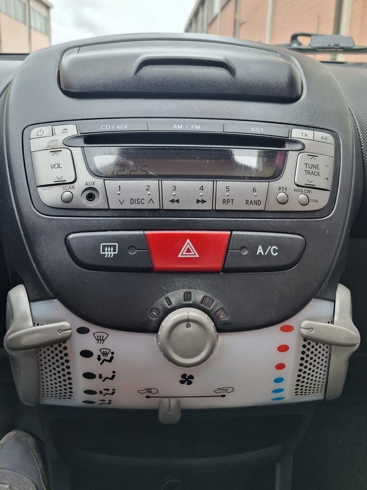 Toyota Aygo 1.0 12V VVT-i 5 porte Cool Soda Connect