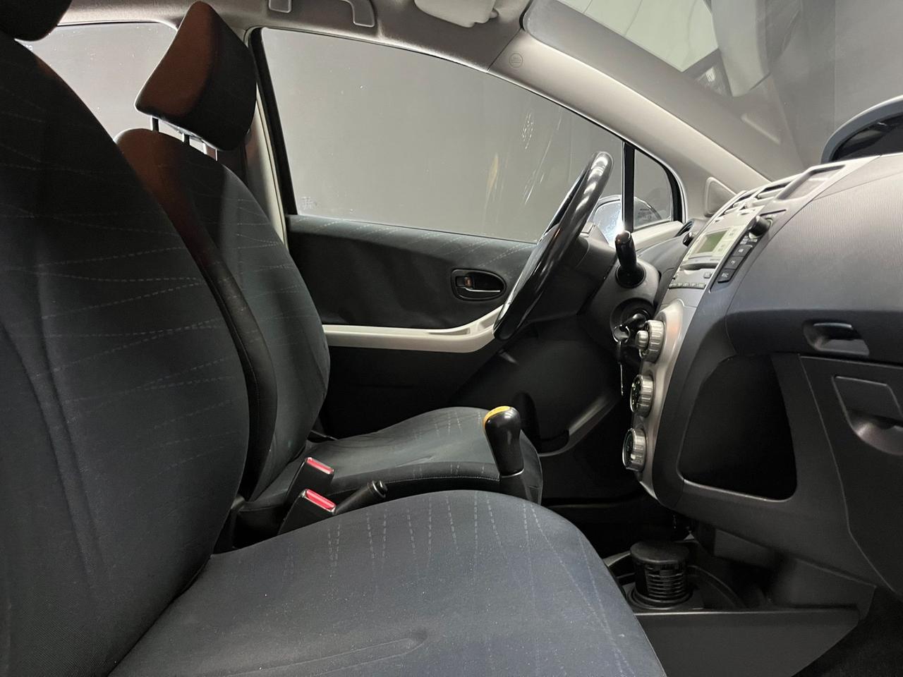 Toyota Yaris 1.3 5 porte Navi OK NEOPATENTATI