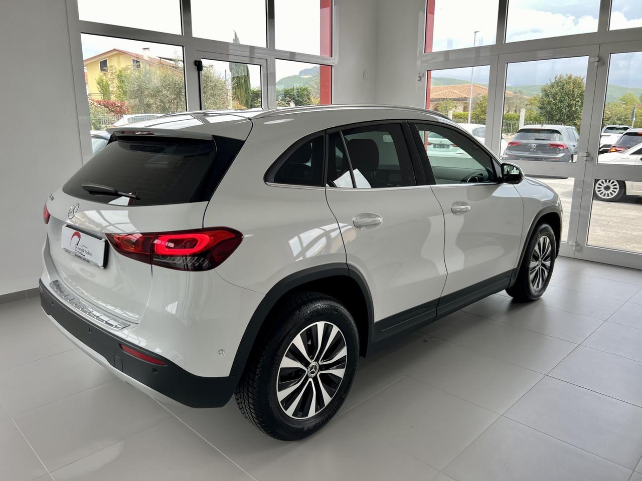 MERCEDES GLA 180 d Aut. Business Extra - 2021
