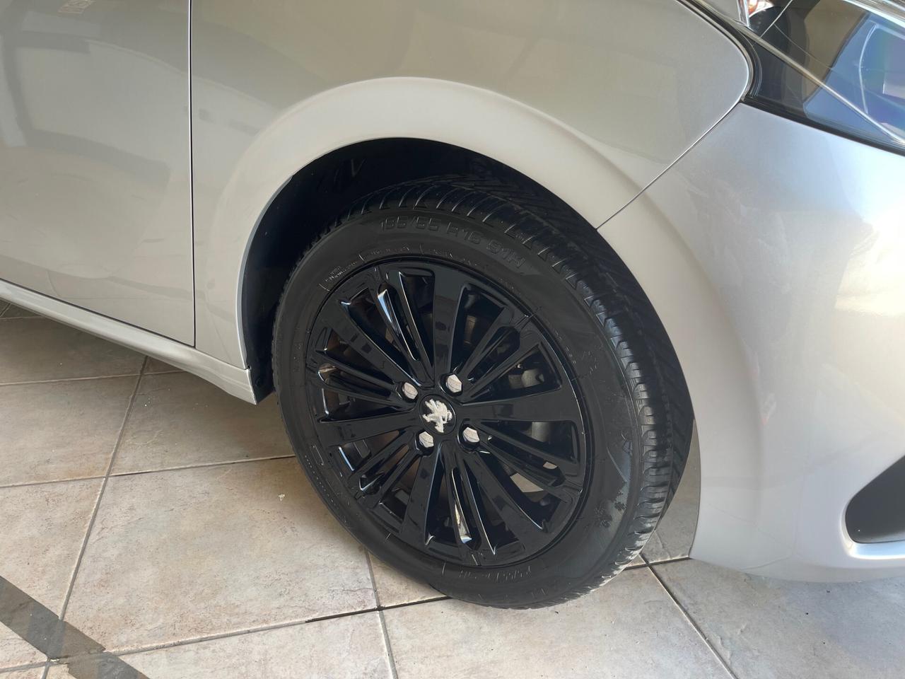 Peugeot 208 PureTech 82 5p. GPL Allure