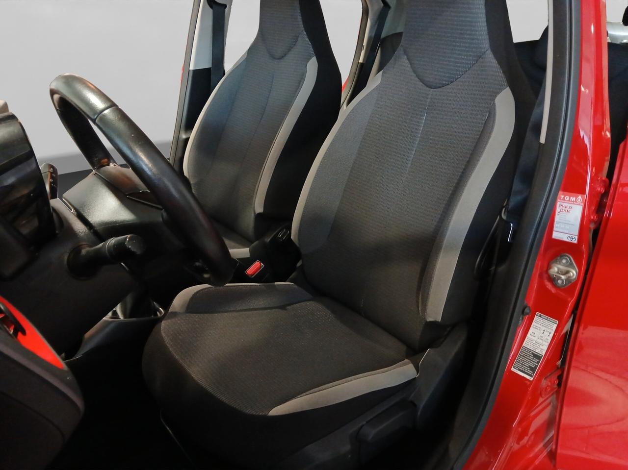 Toyota Aygo Connect 1.0 VVT-i 72 CV 5 porte x-play