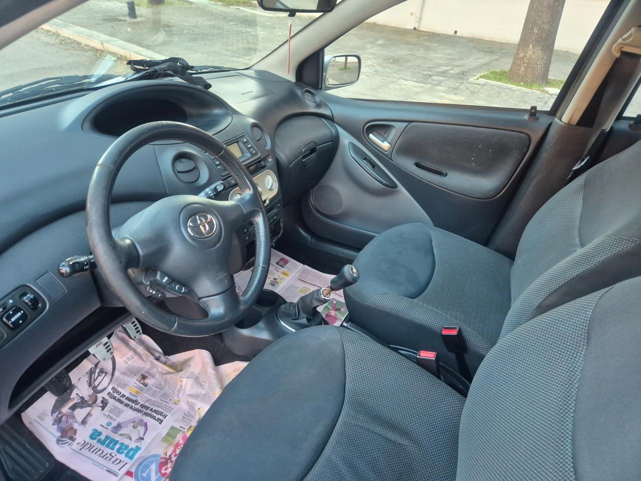 Toyota Yaris 1.0 benzina 68cv anno 05