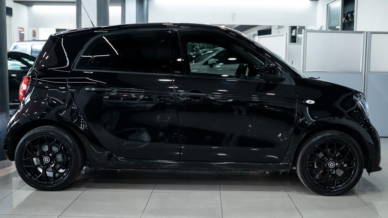 Smart ForFour 1.0 SUPERPASSION 71 CV TWINAMIC AUTO 16" LED FULL OPTIONAL