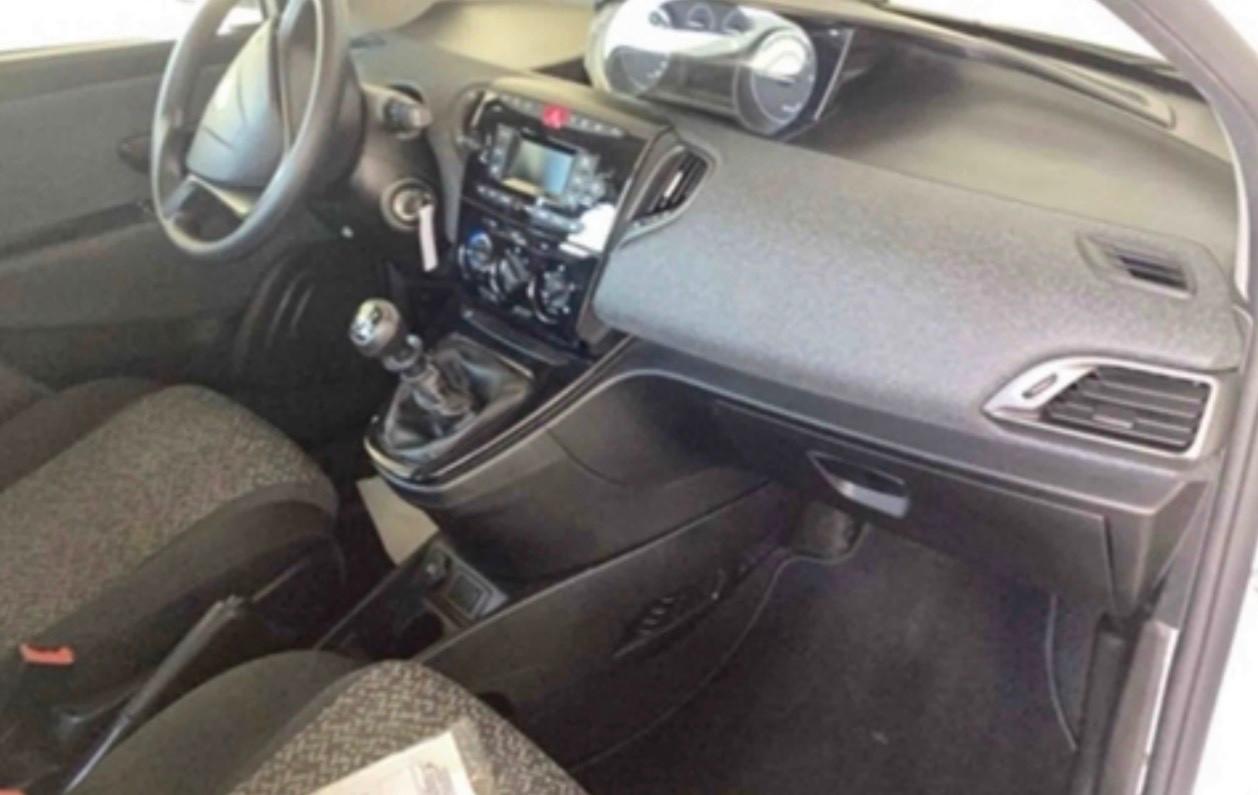 Lancia Ypsilon 1.0 FireFly 5 porte S&S Hybrid Ecochic Gold