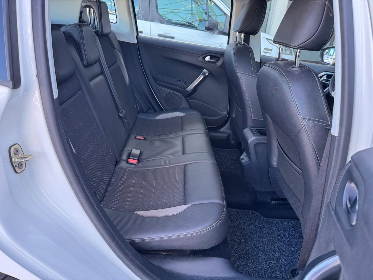 Peugeot 2008 1.6 e-HDi 92 CV Allure