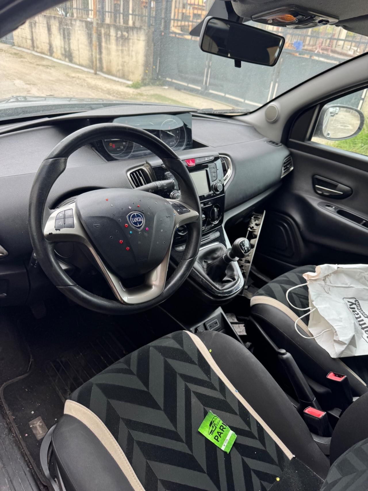 Lancia Ypsilon 1.2 69 CV 5 porte S&S Platinum