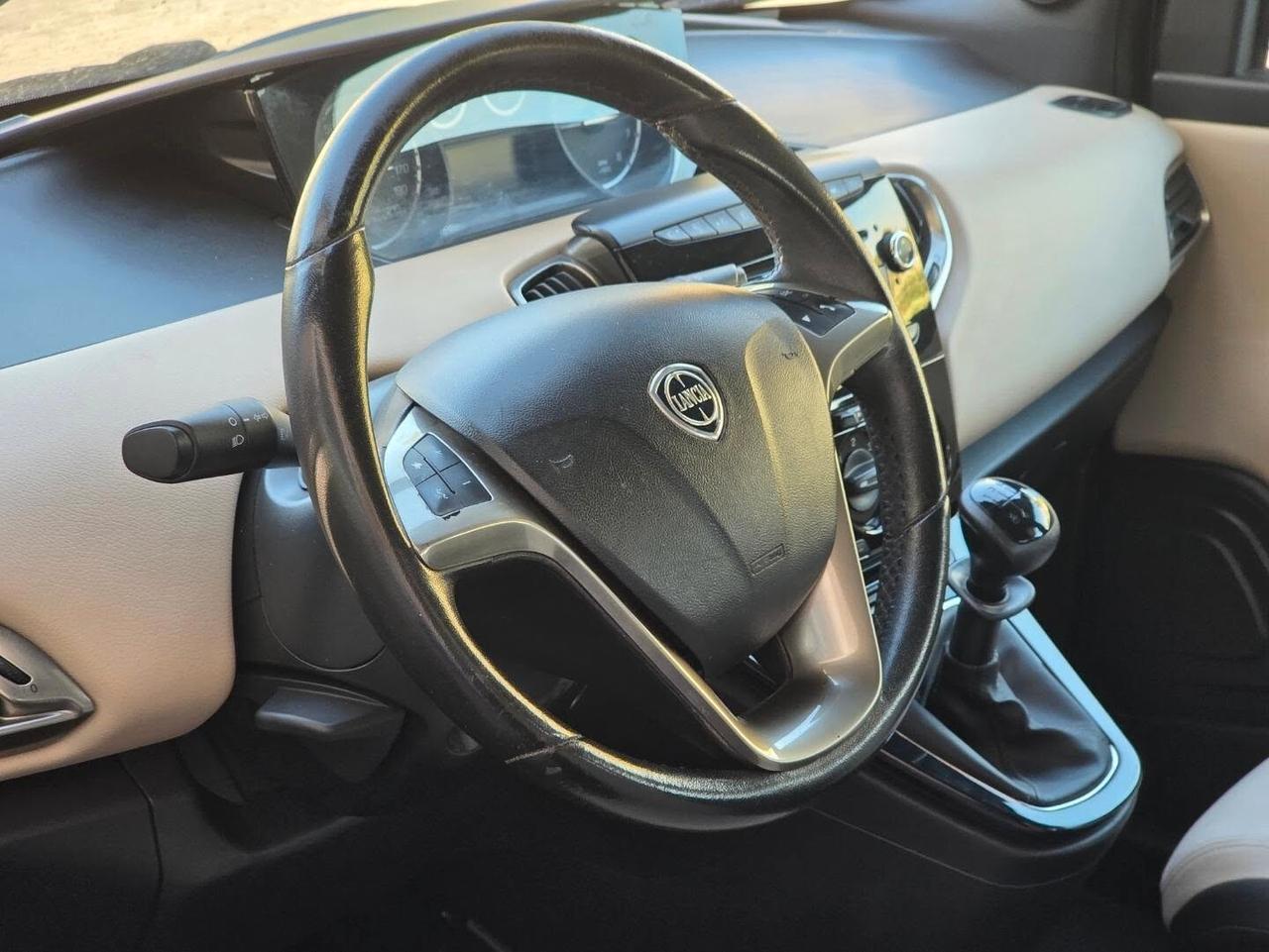 Lancia Ypsilon 1.2 69 CV 5 porte Gold