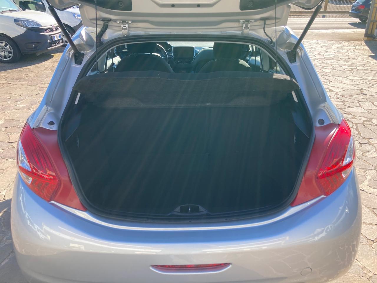 Peugeot 208 1.2 VTi 82 CV 5 porte Km 79000 NEOPATENTATI